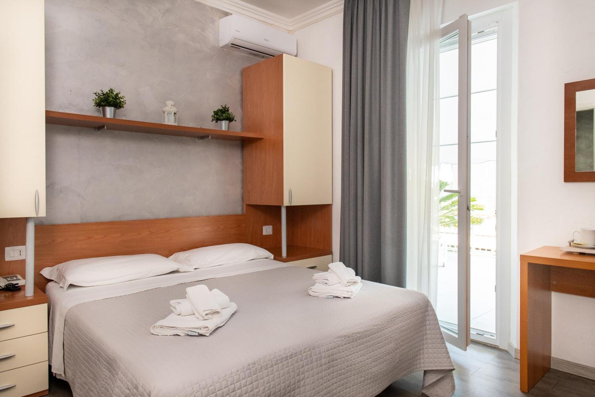 Hotel Hawaii Bed And Coffee Riccione Room photo