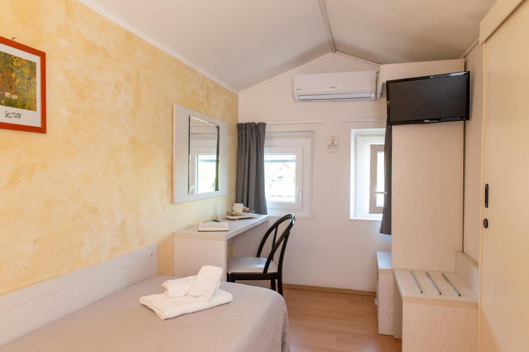 Hotel Hawaii Bed And Coffee Riccione Exterior photo