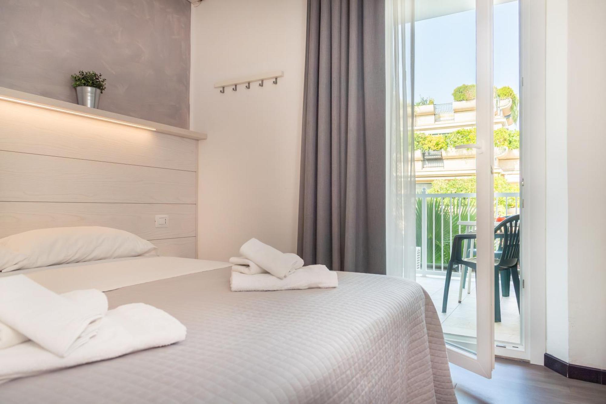 Hotel Hawaii Bed And Coffee Riccione Room photo