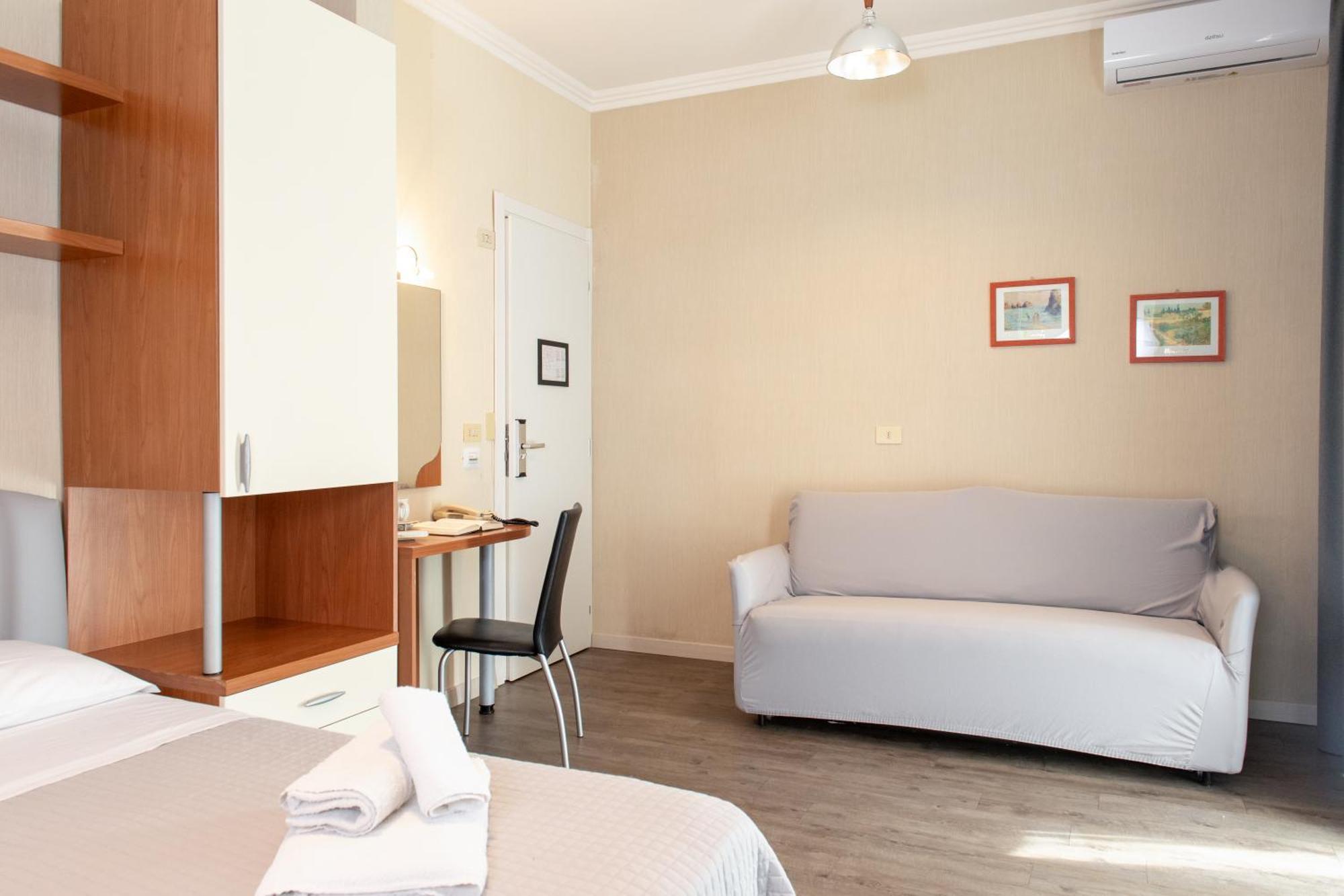 Hotel Hawaii Bed And Coffee Riccione Room photo