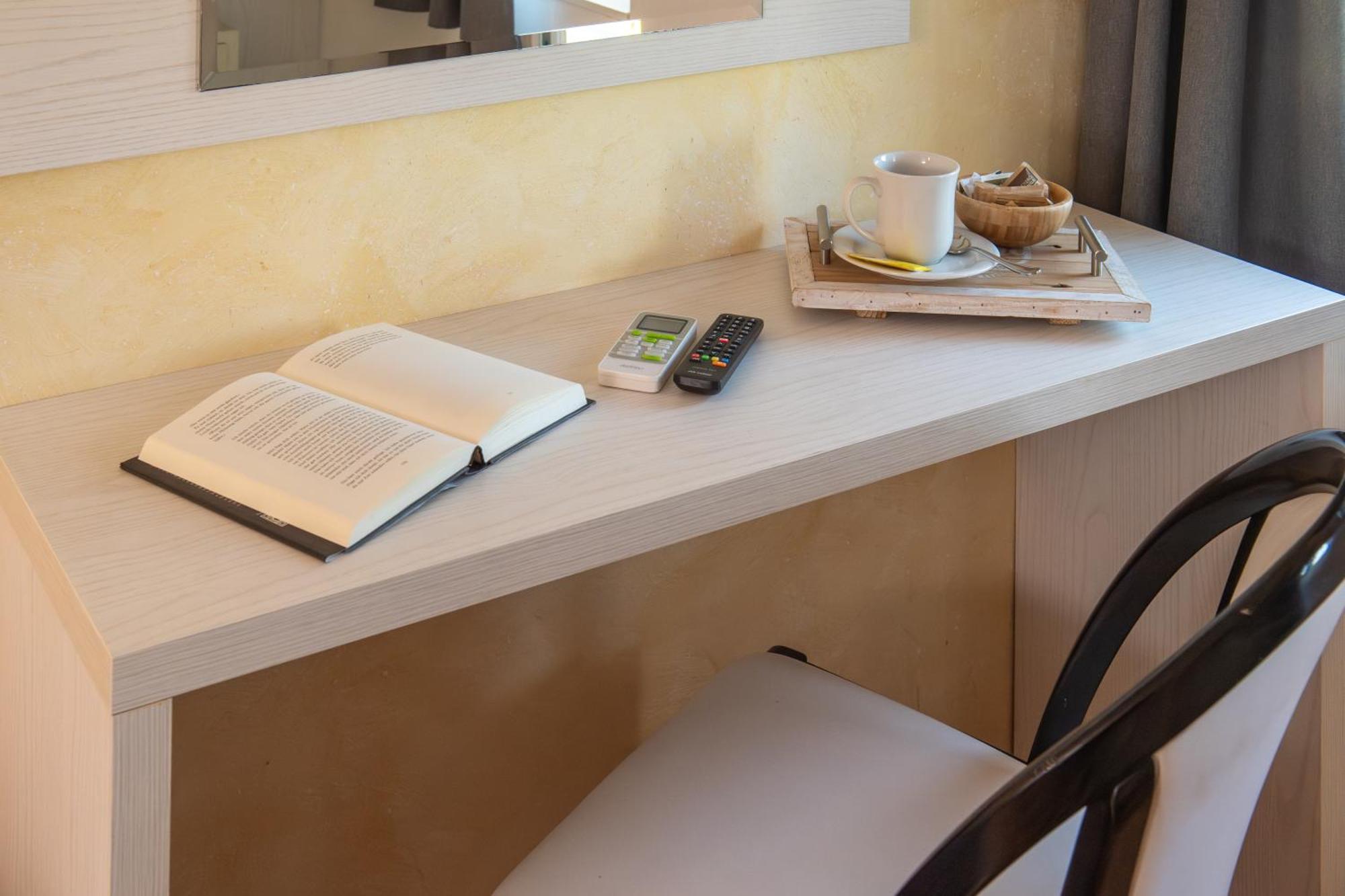 Hotel Hawaii Bed And Coffee Riccione Exterior photo