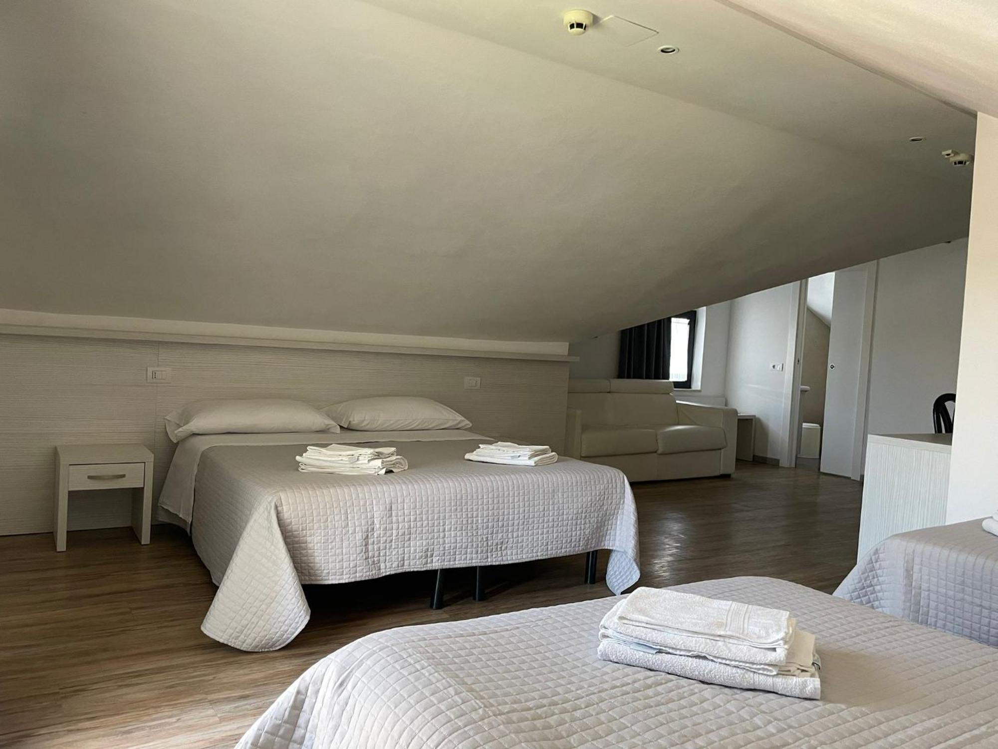 Hotel Hawaii Bed And Coffee Riccione Exterior photo