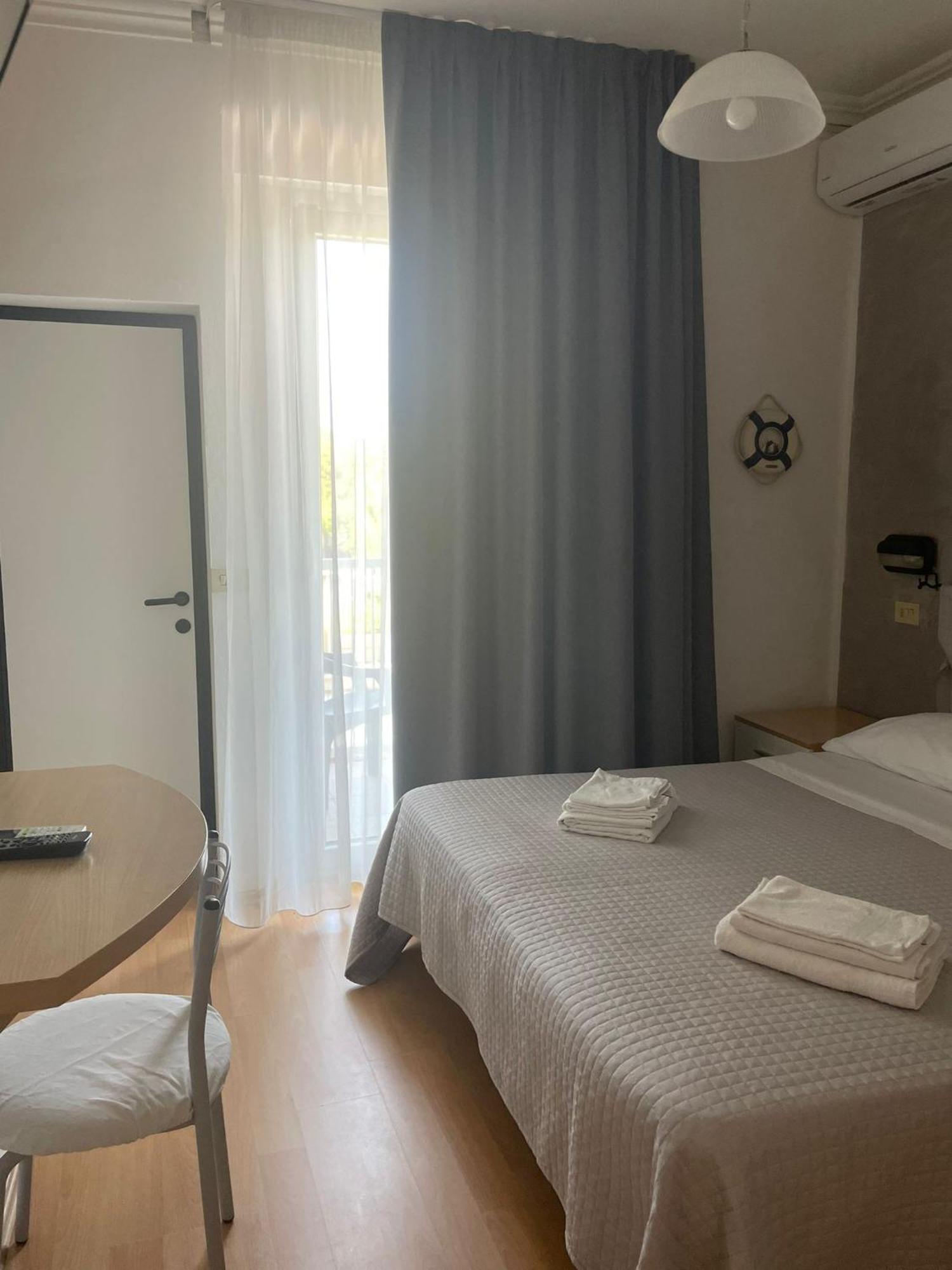 Hotel Hawaii Bed And Coffee Riccione Exterior photo