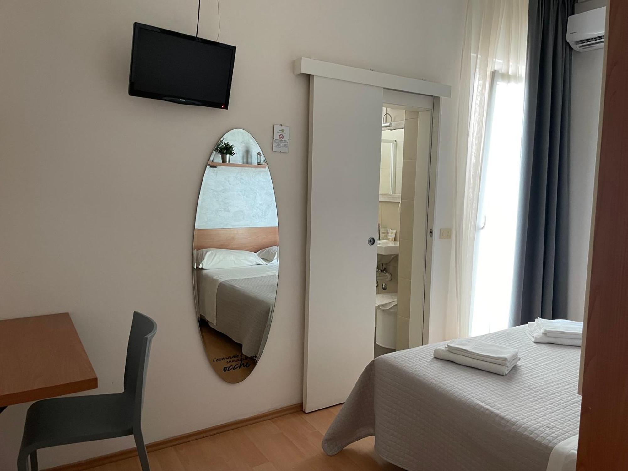 Hotel Hawaii Bed And Coffee Riccione Exterior photo