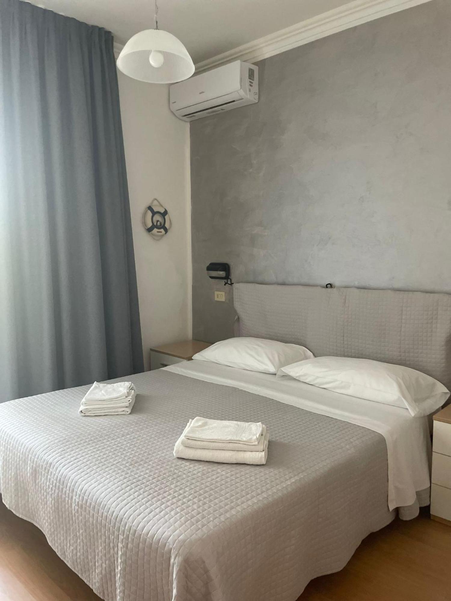 Hotel Hawaii Bed And Coffee Riccione Exterior photo