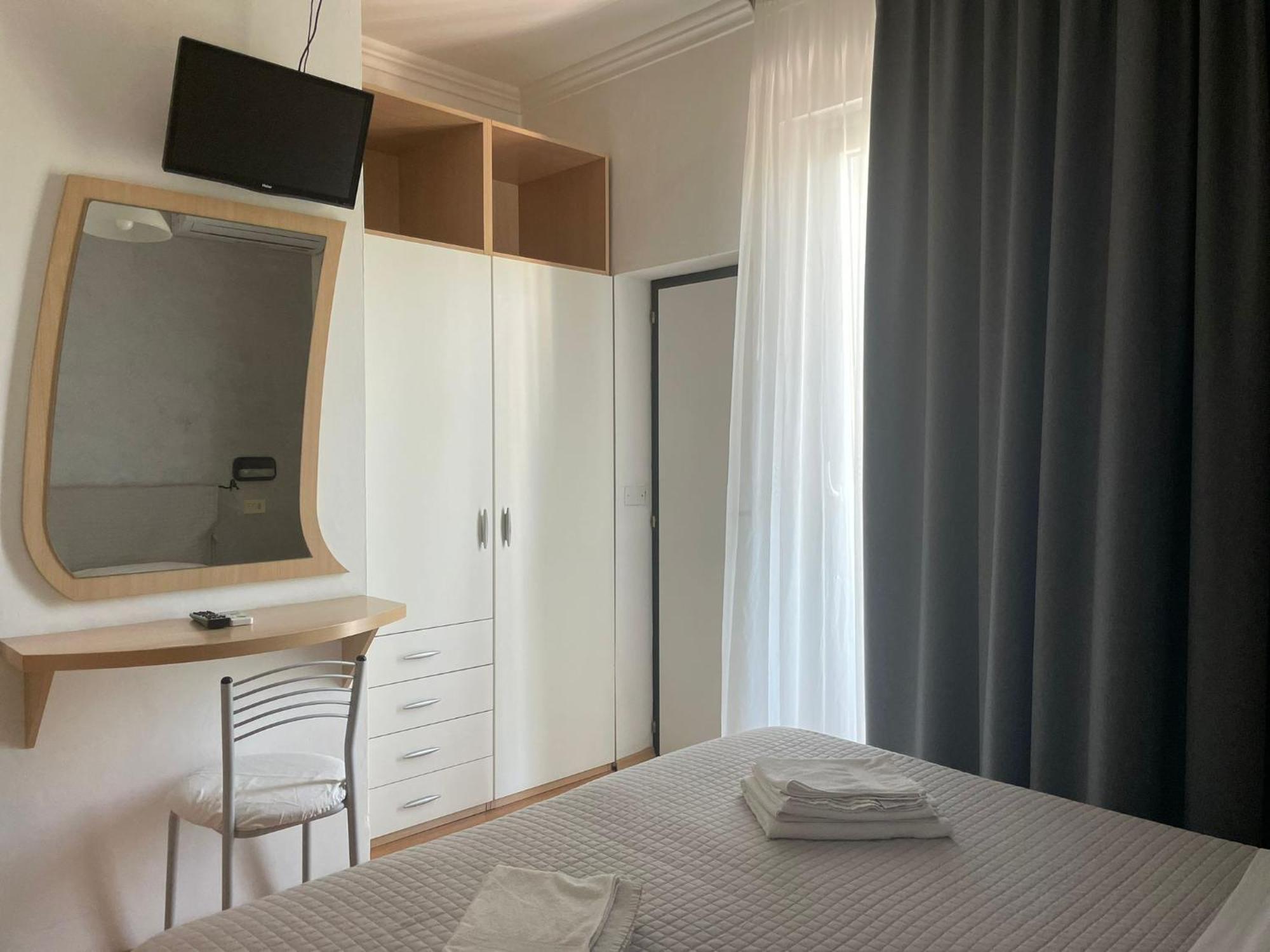 Hotel Hawaii Bed And Coffee Riccione Exterior photo