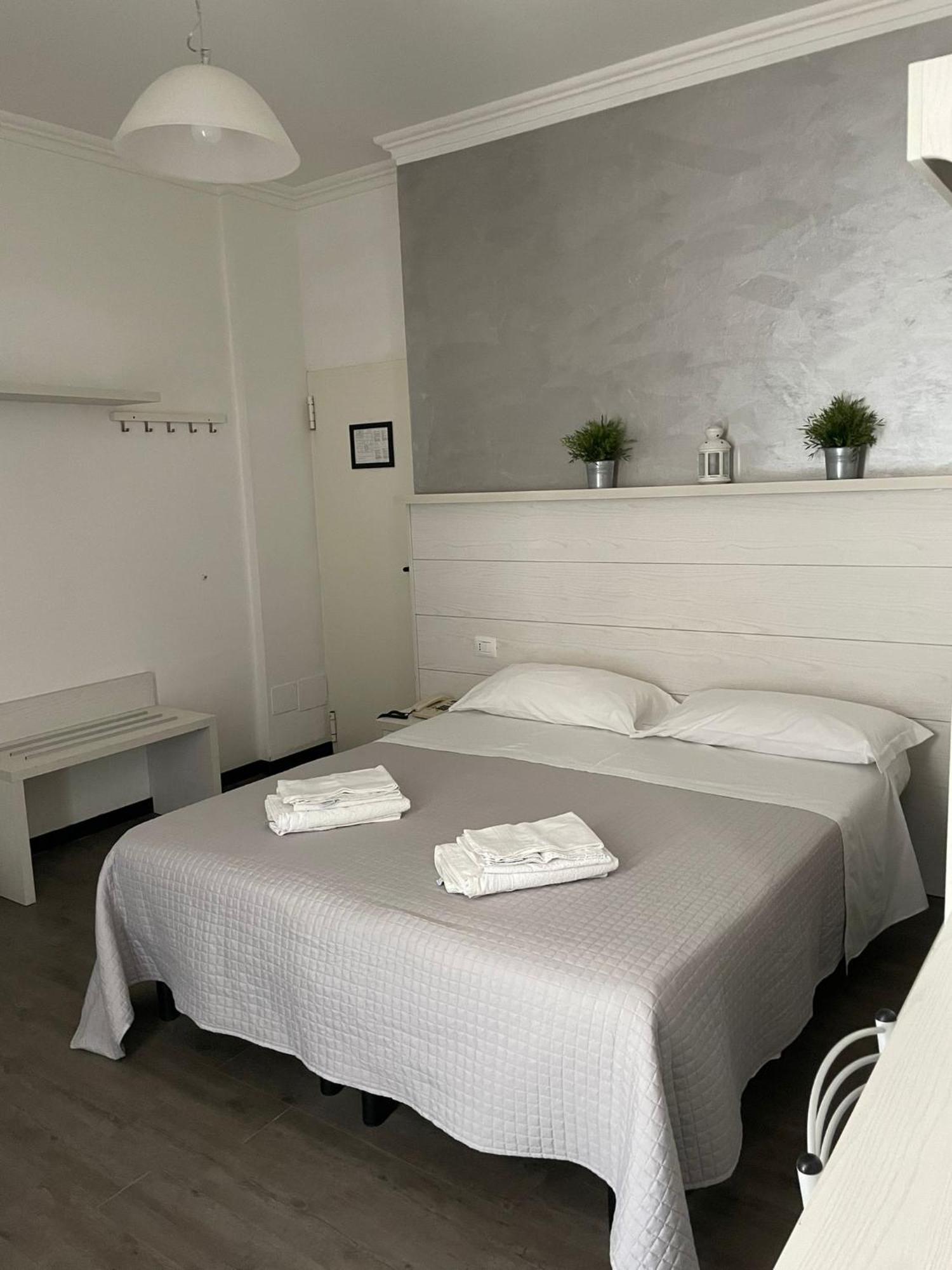 Hotel Hawaii Bed And Coffee Riccione Exterior photo