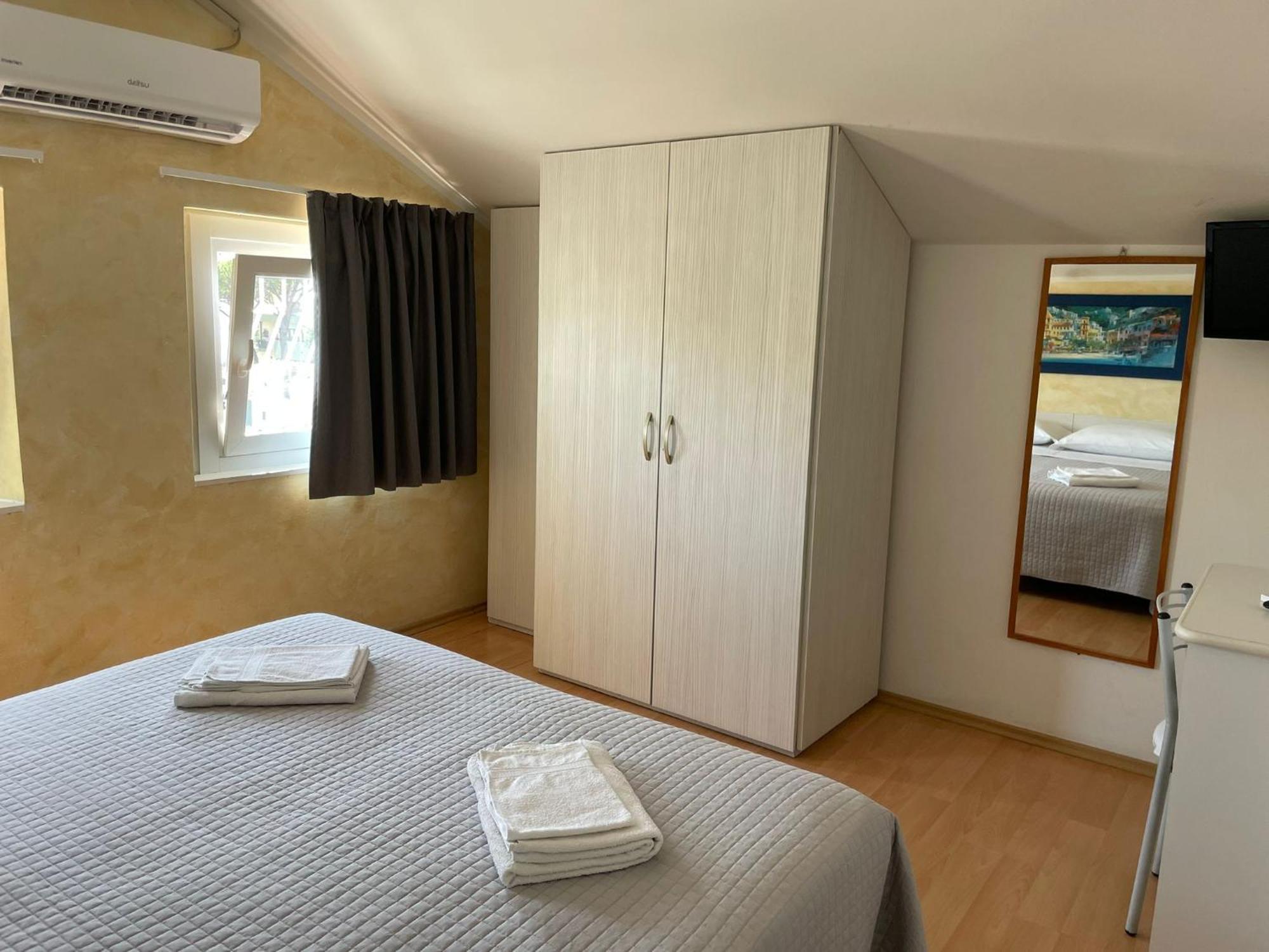 Hotel Hawaii Bed And Coffee Riccione Exterior photo